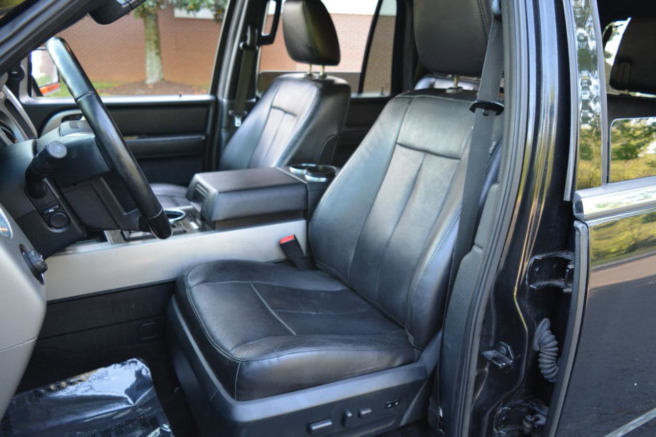 Used 2015 Ford Expedition Limited w/ Equipment Group 301A AWD/4WD image 9