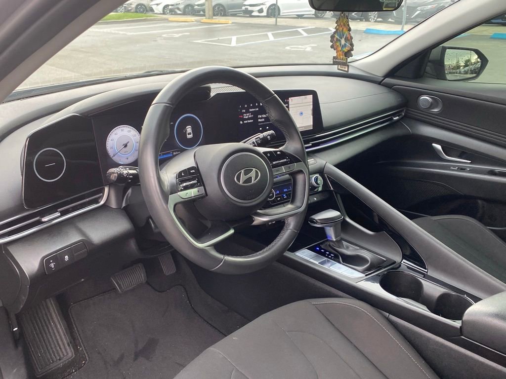 Used 2025 Hyundai Elantra SEL FWD image 13