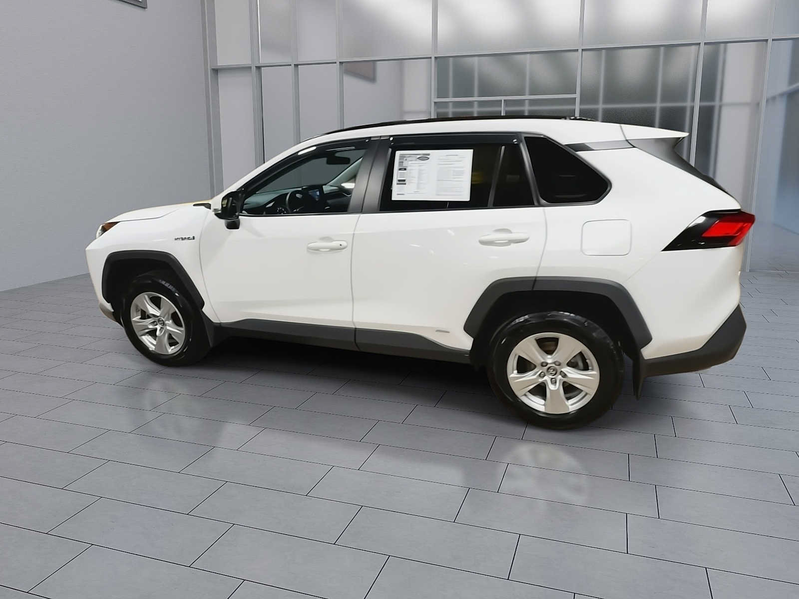Used 2020 Toyota RAV4 LE w/ Carpet Mat Package AWD/4WD image 6