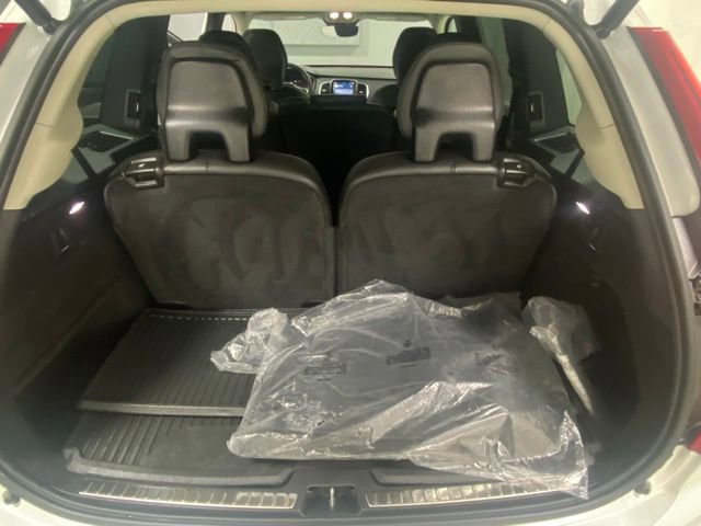 Certified 2024 Volvo XC90 B5 Core w/ Protection Package image 9