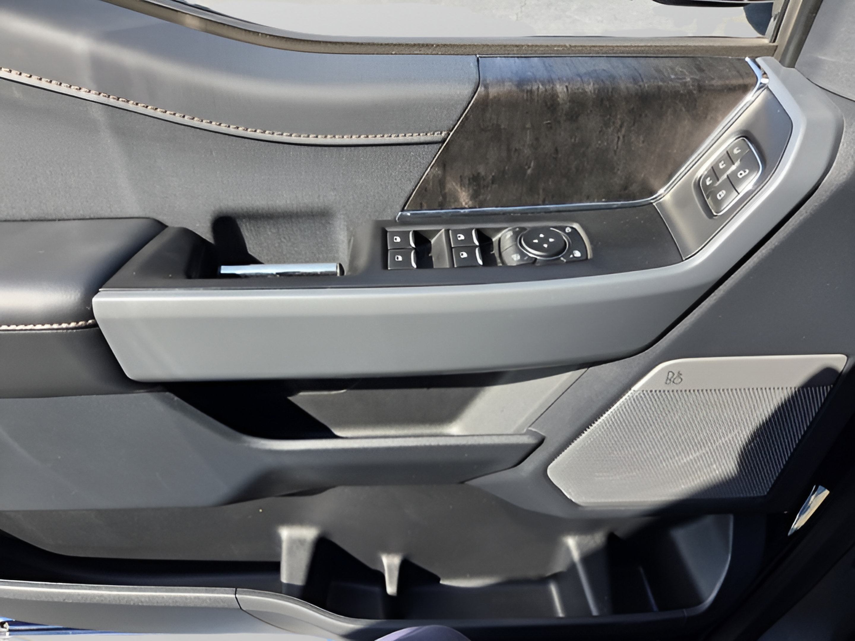 Used 2023 Ford F150 Lightning Lariat AWD/4WD image 24