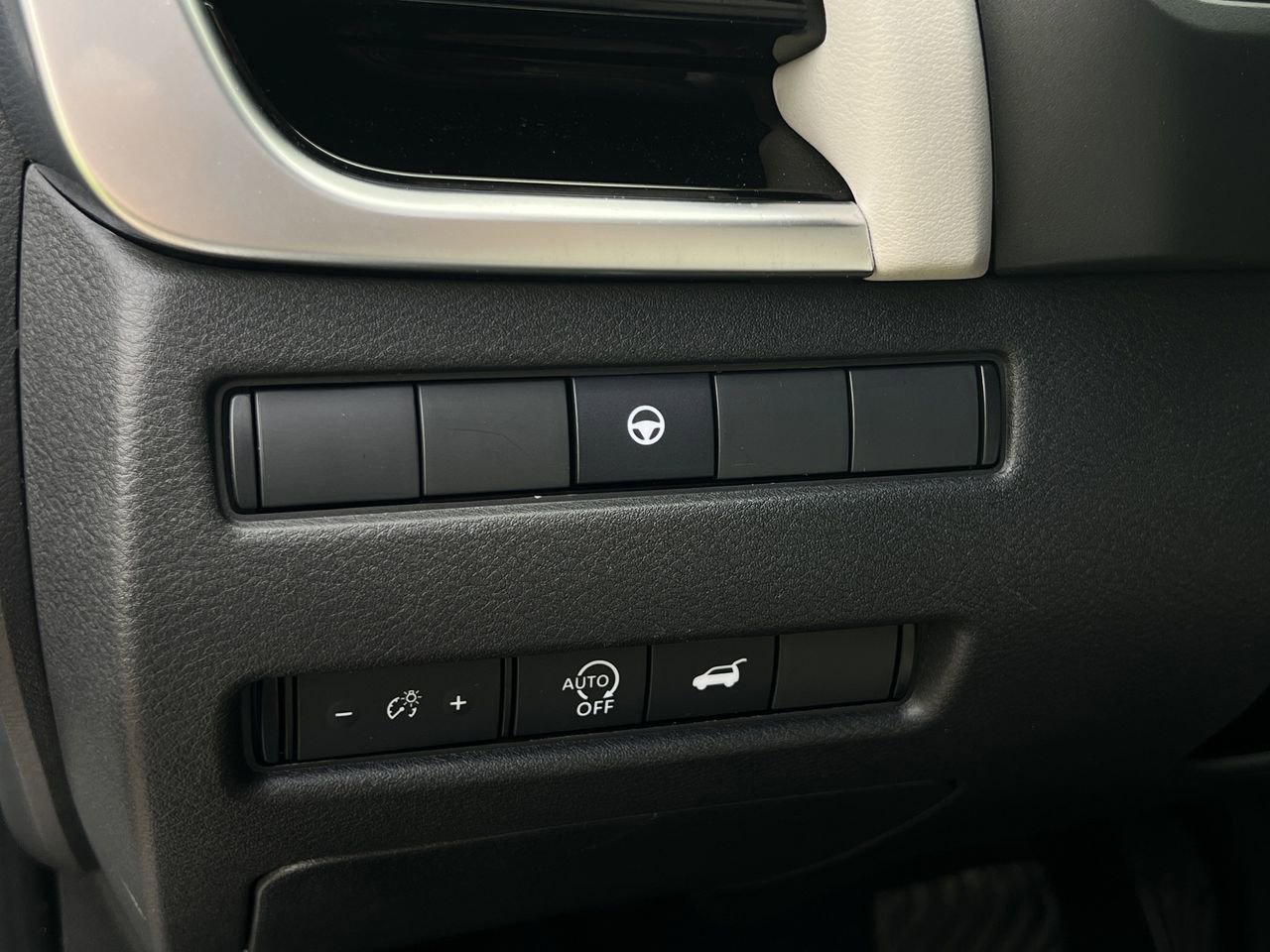 Certified 2025 Nissan Rogue SL image 12