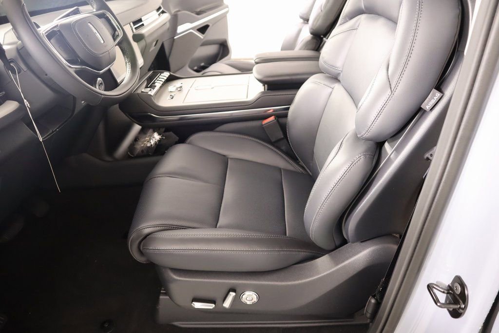 New 2025 Lincoln Navigator Reserve image 11