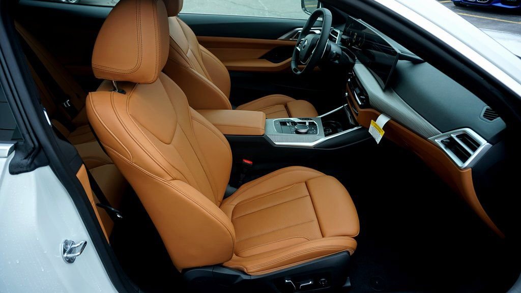 Used 2025 BMW 430i xDrive Coupe w/ Convenience Package image 9
