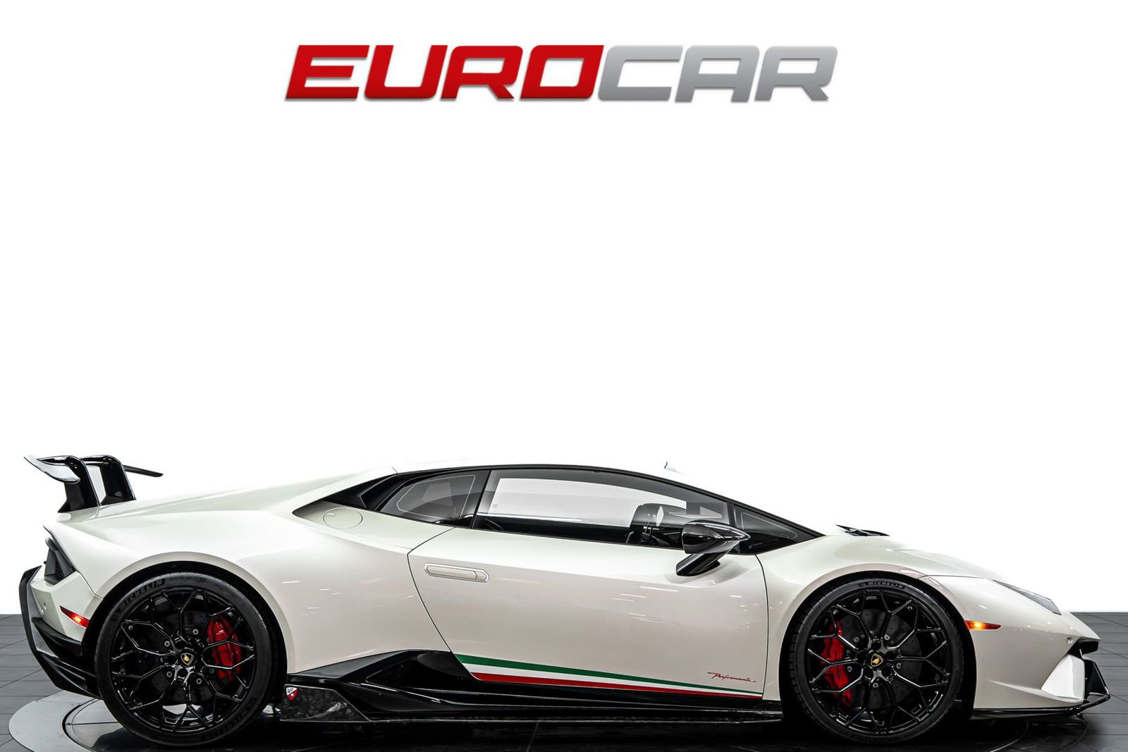 Used 2018 Lamborghini Huracan Performante AWD/4WD image 6