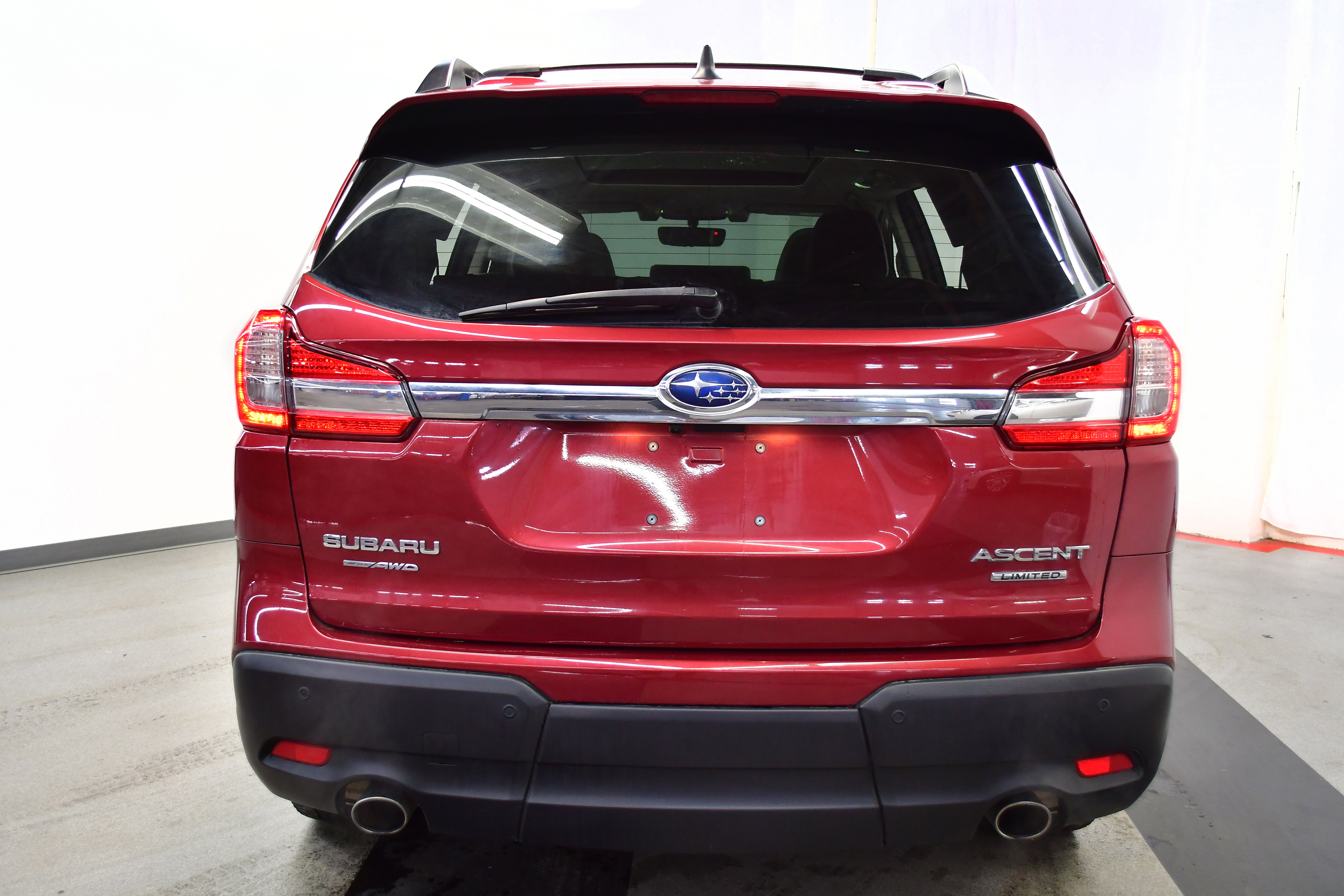 Used 2022 Subaru Ascent Limited w/ Technology Package image 9