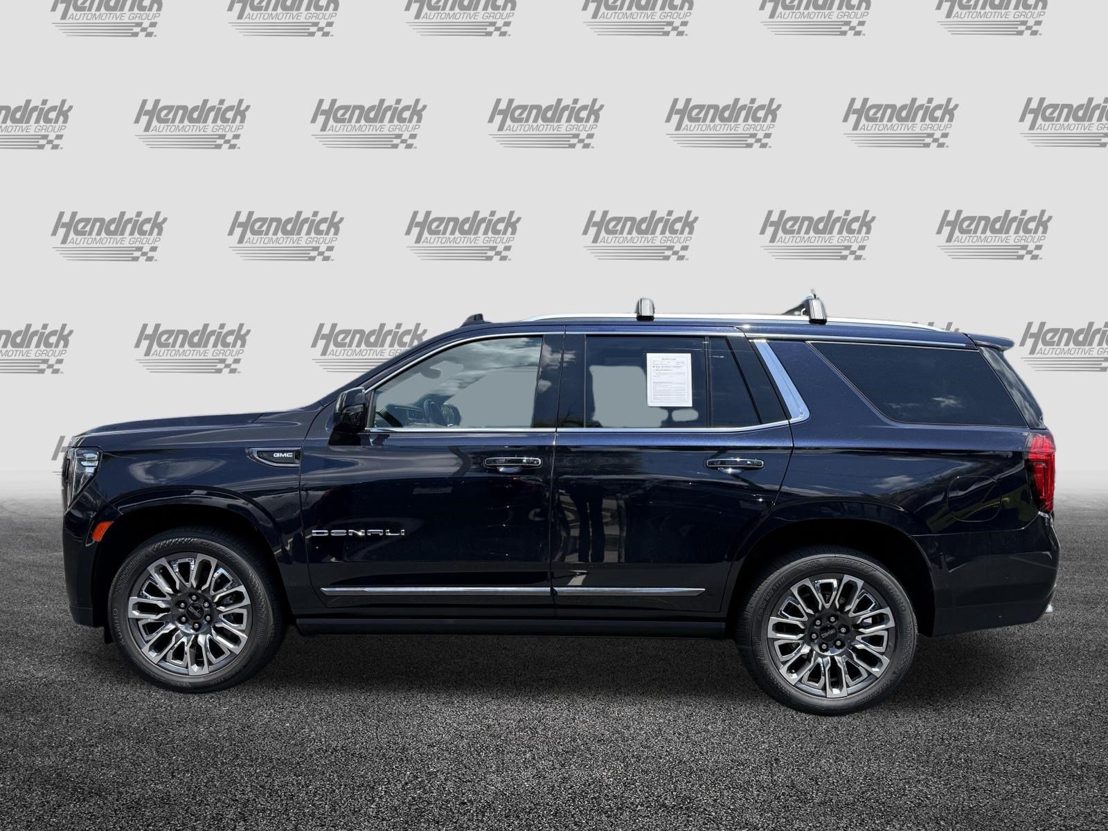 Used 2023 GMC Yukon Denali Ultimate AWD/4WD image 7