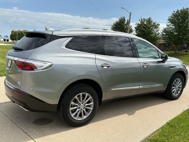 Used 2023 Buick Enclave Essence AWD/4WD image 4