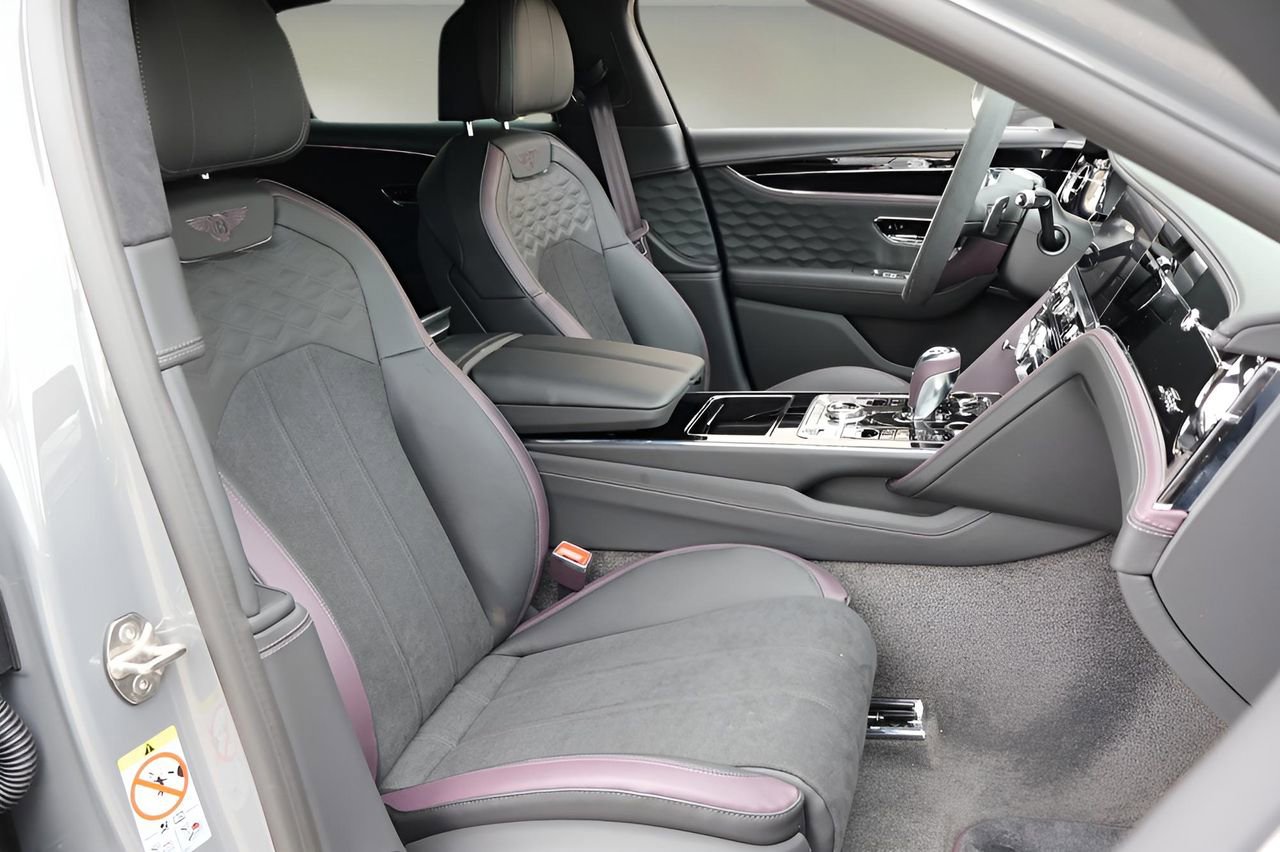New 2025 Bentley Flying Spur Plug-In Hybrid image 18