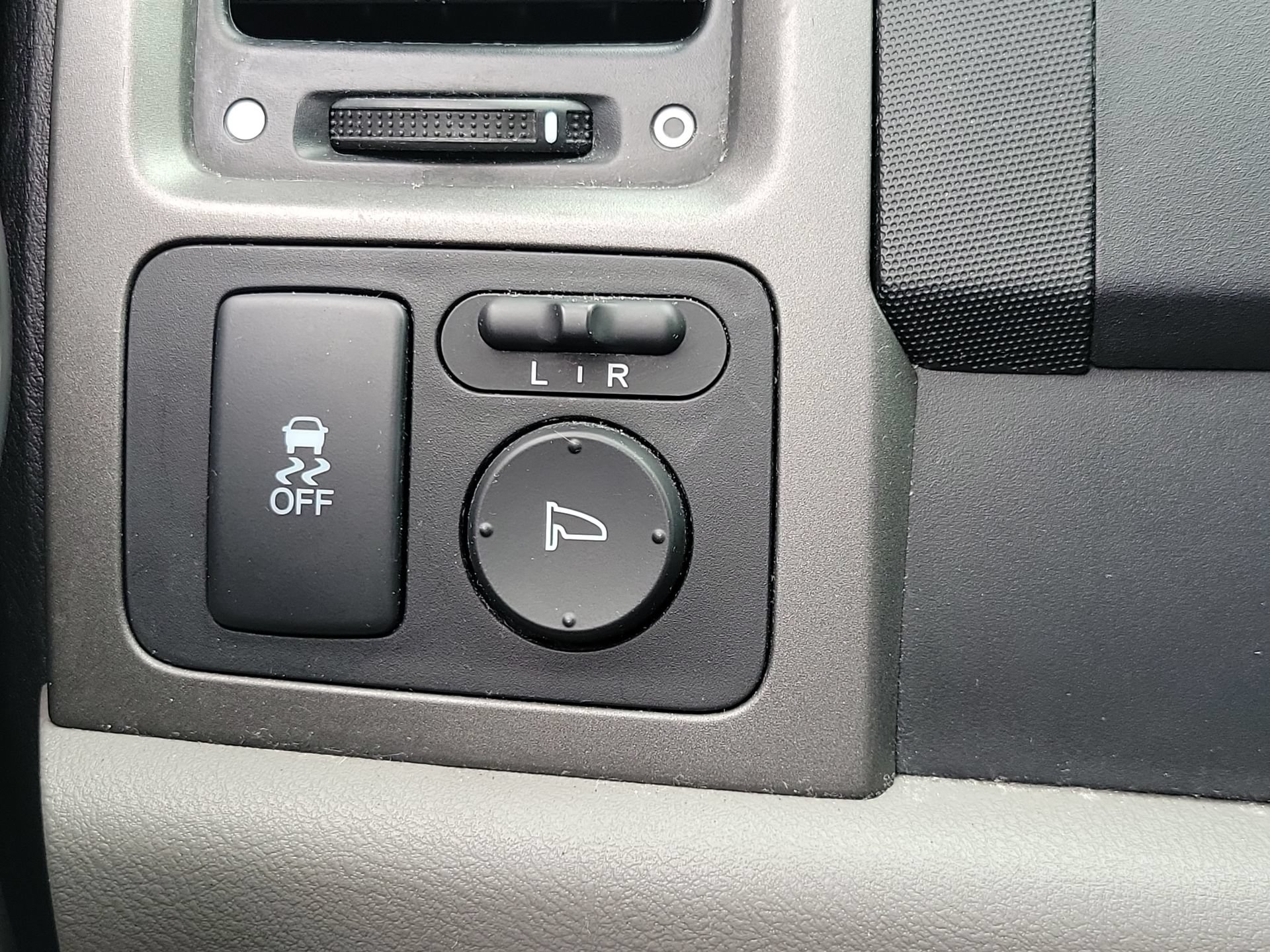 Used 2011 Honda CR-V LX image 24