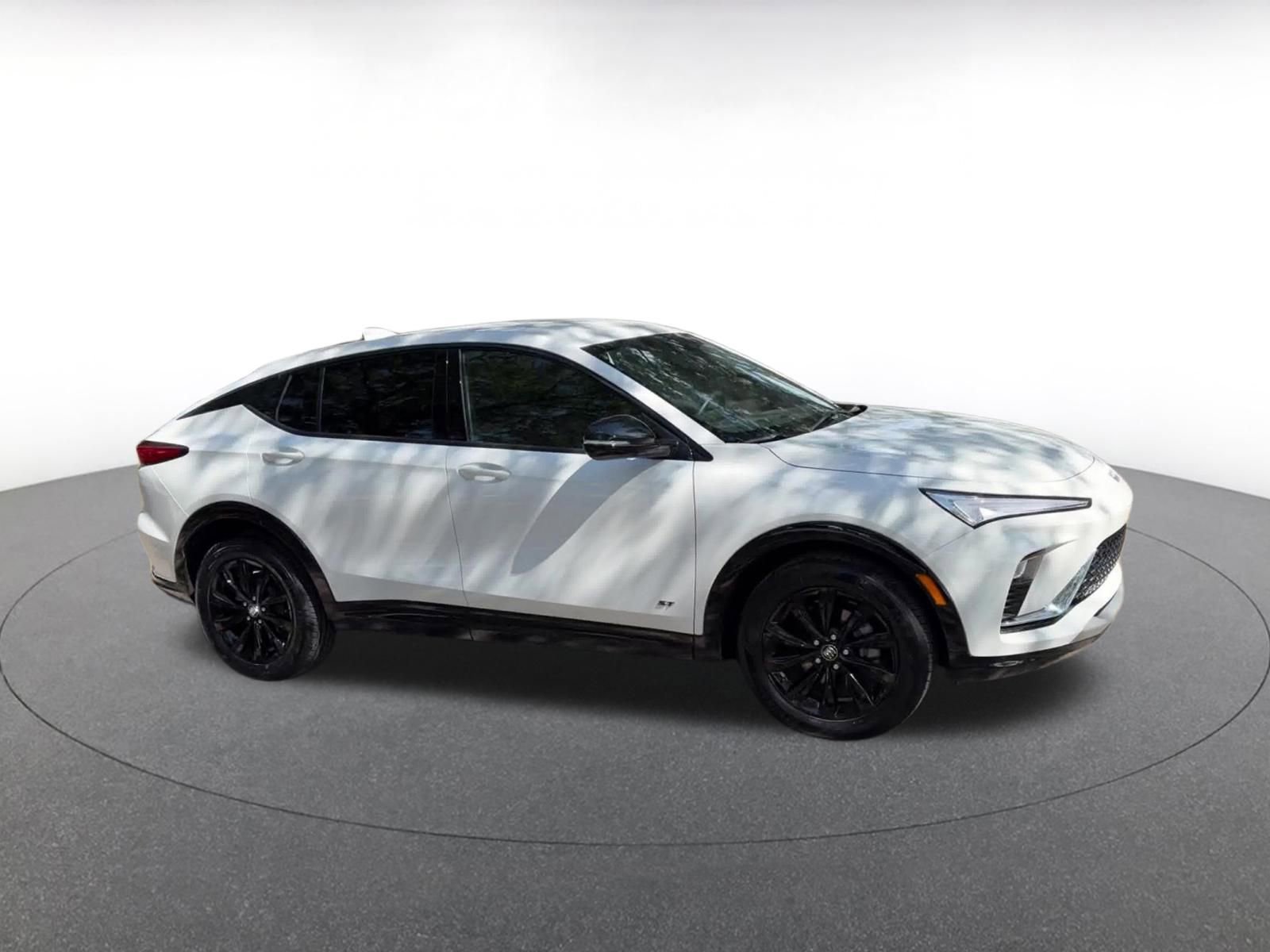 Used 2025 Buick Envista Sport Touring FWD image 3