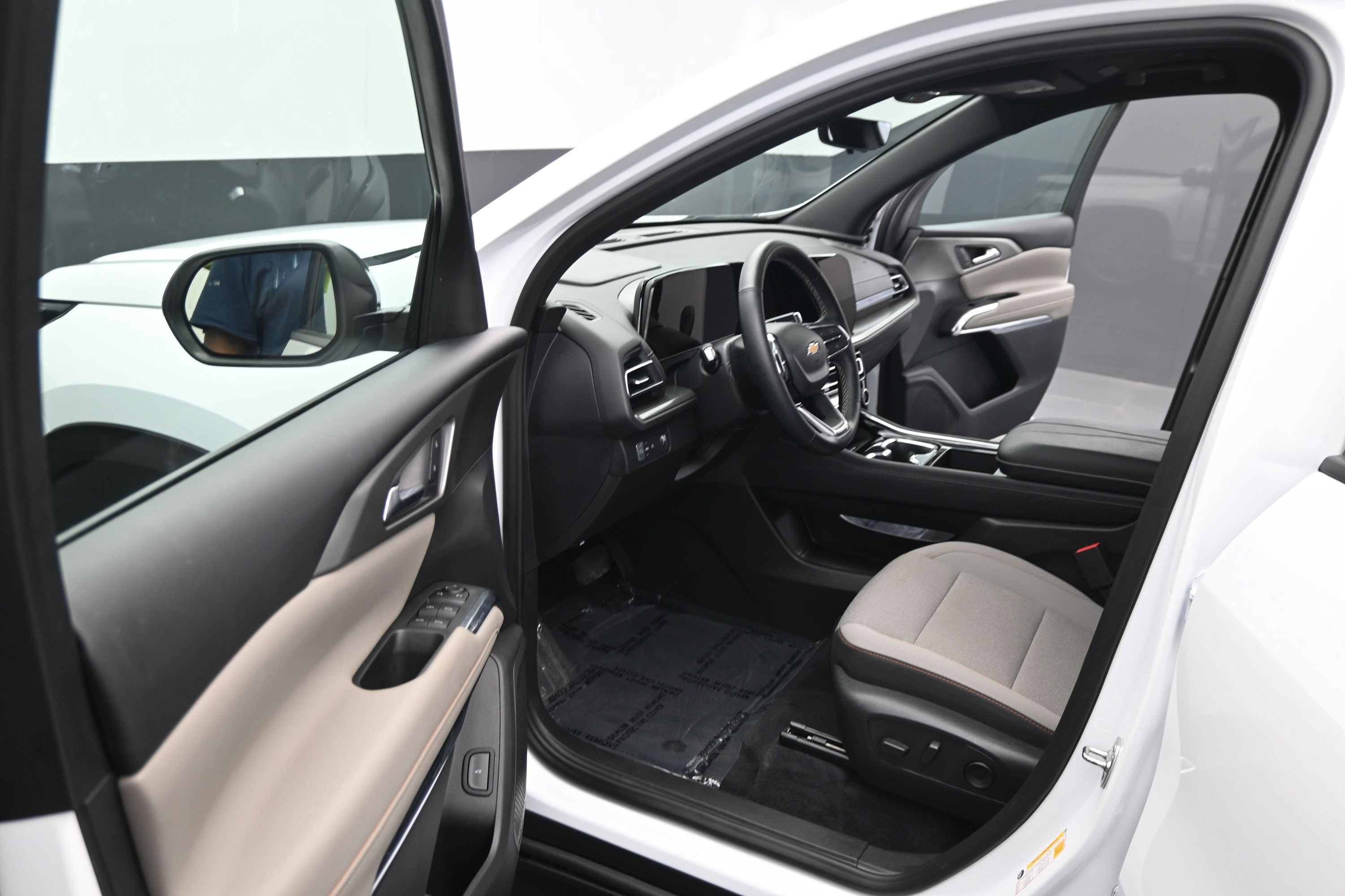Certified 2026 Chevrolet Traverse LT w/ Driver Confidence Package FWD image 19