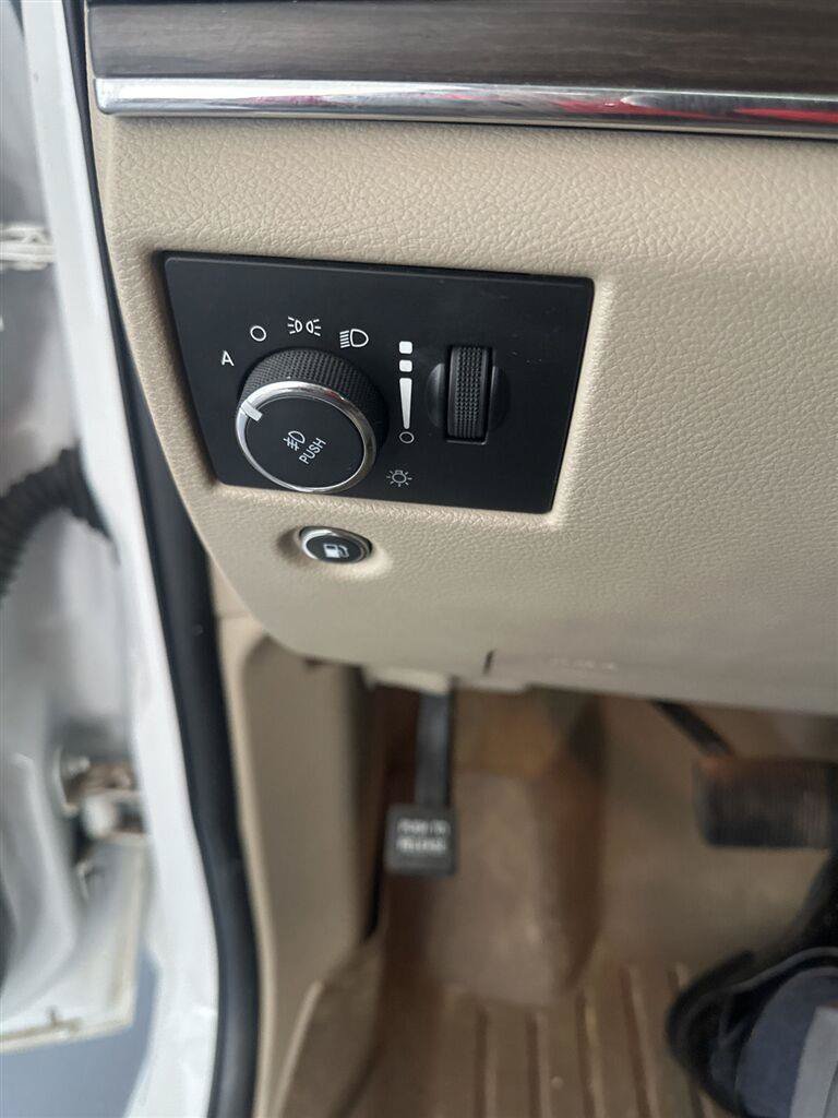 Used 2020 Jeep Grand Cherokee Overland AWD/4WD image 13