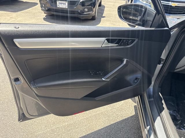 Used 2019 Volkswagen Passat 2.0T Wolfsburg w/ Wheels & Sunroof Package FWD image 19
