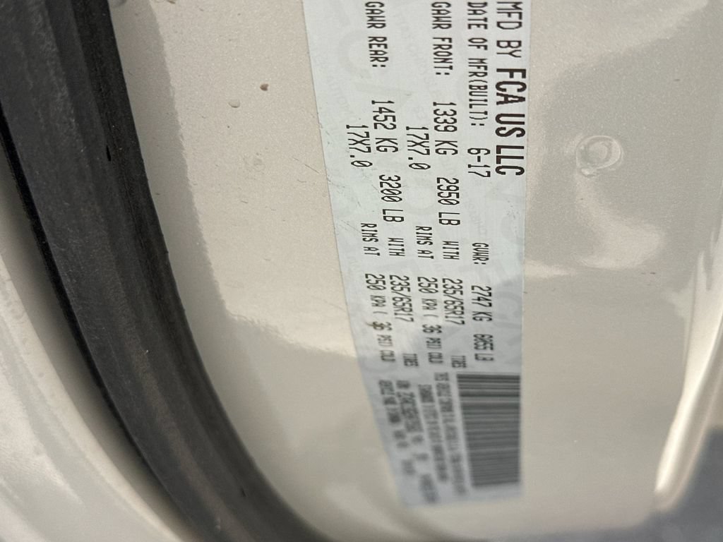 Used 2017 Chrysler Pacifica Touring-L FWD image 31