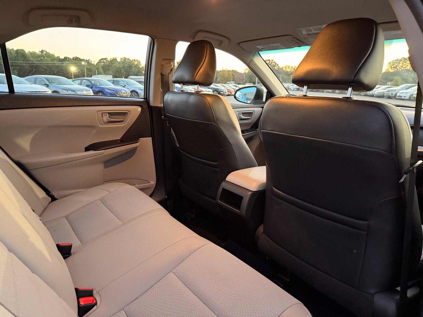 Used 2016 Toyota Camry SE FWD image 20