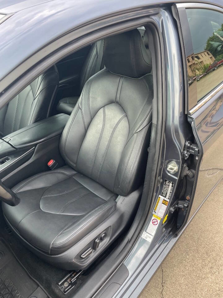 Used 2019 Toyota Avalon XLE image 8