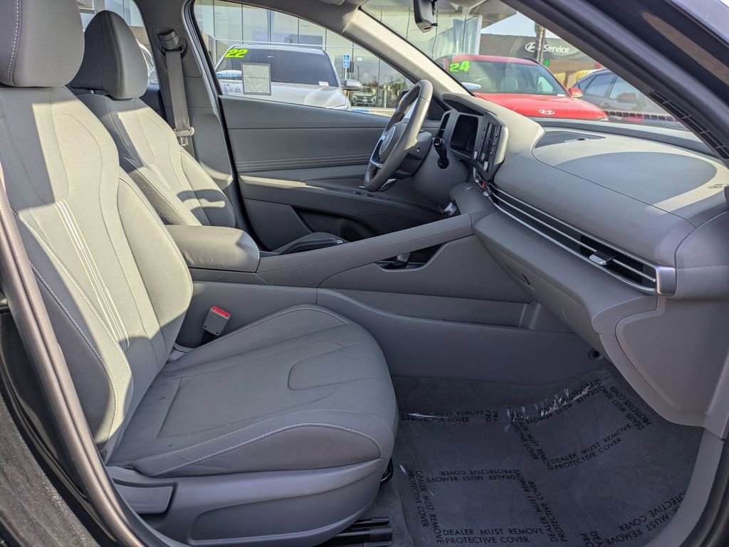Certified 2025 Hyundai Elantra Sport image 29
