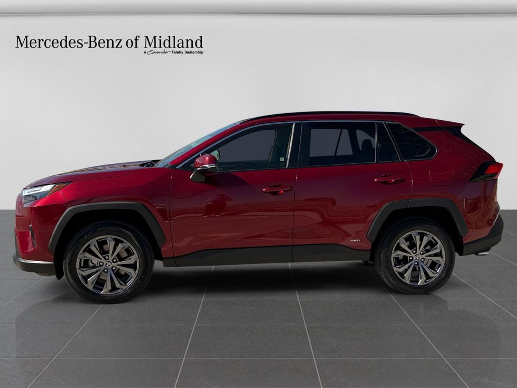 Used 2022 Toyota RAV4 XLE Premium image 4