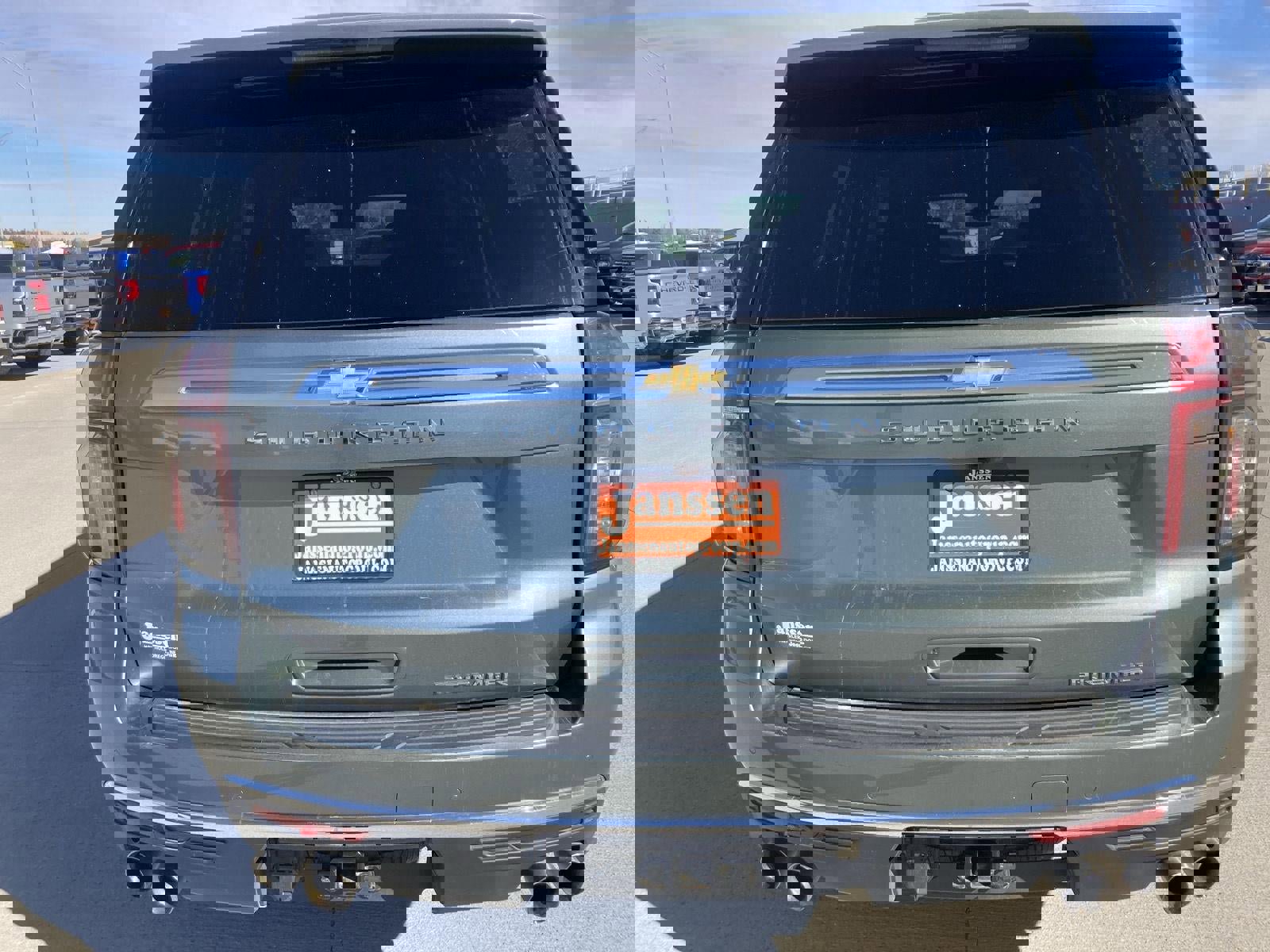 Used 2023 Chevrolet Suburban Premier image 5