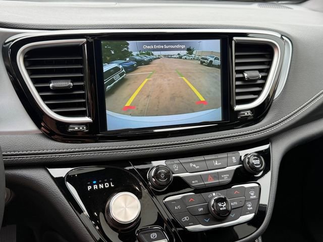 Used 2026 Chrysler Pacifica Limited FWD image 21