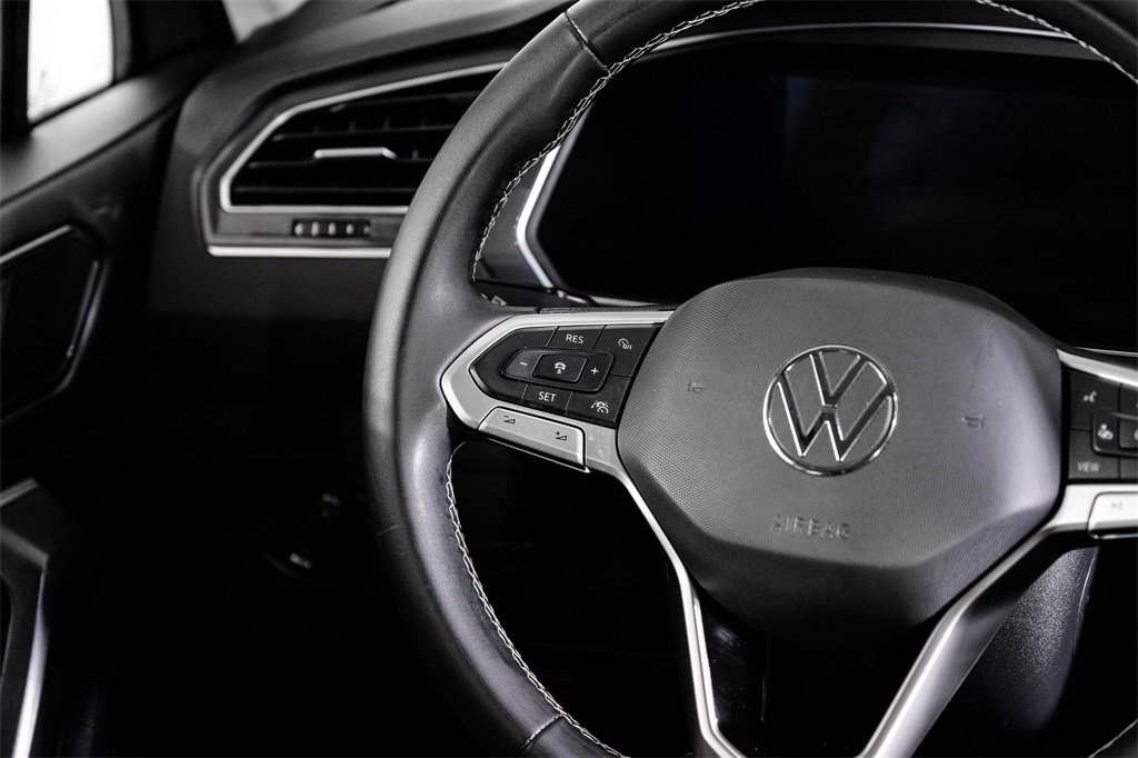 Used 2022 Volkswagen Tiguan SE image 16