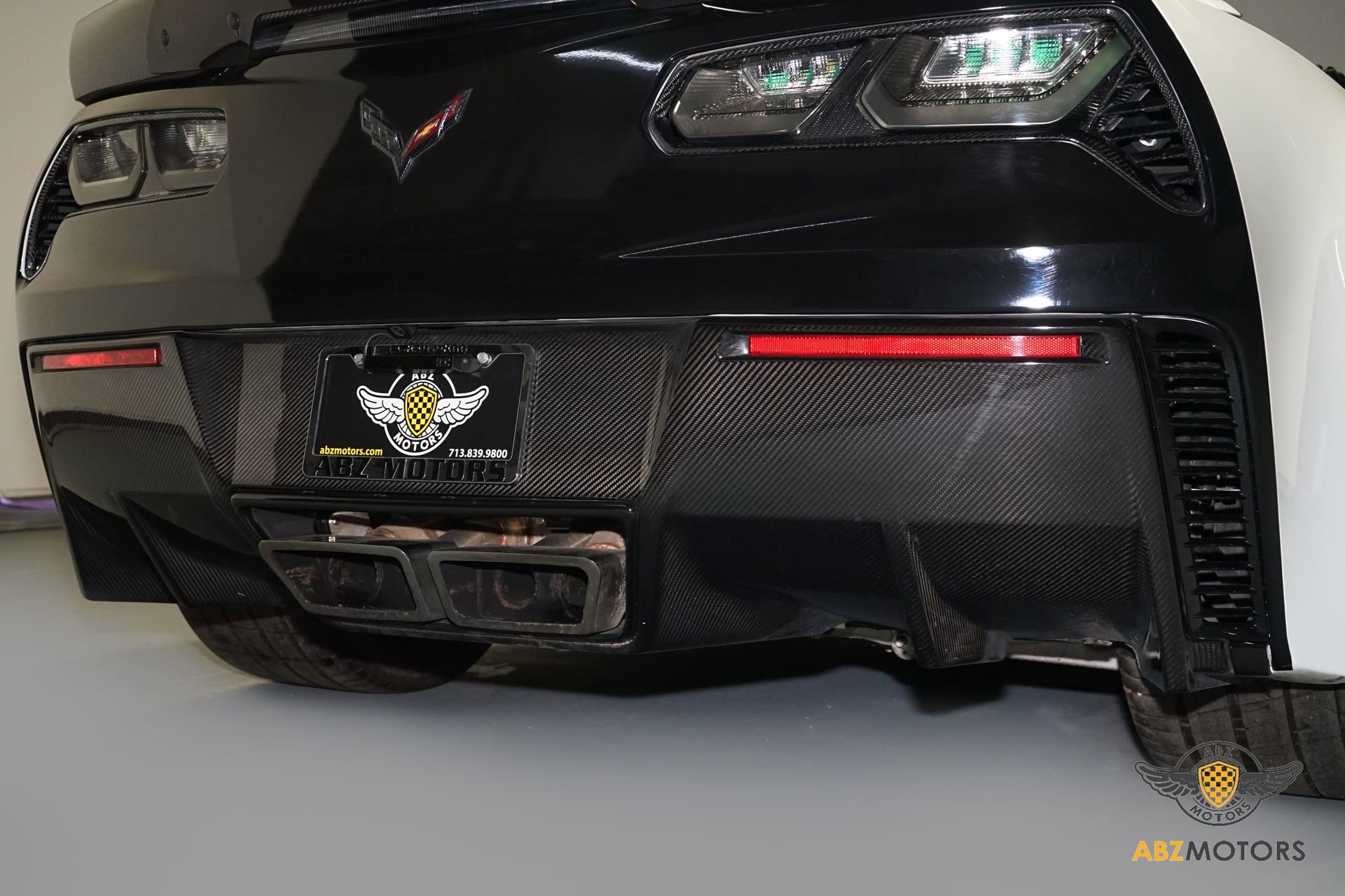 Used 2015 Chevrolet Corvette Z06 w/ 3LZ Preferred Equipment Group RWD image 8