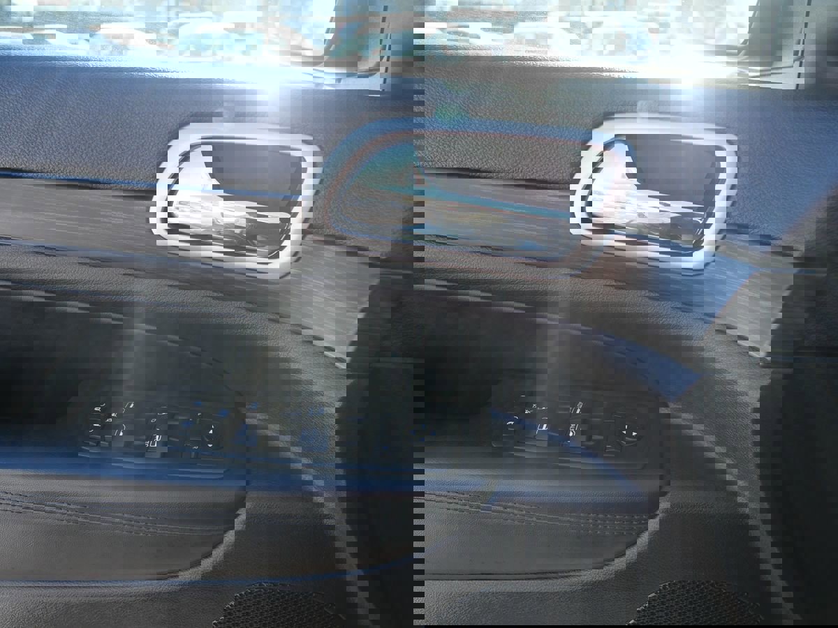 Used 2019 Jeep Grand Cherokee Altitude image 14