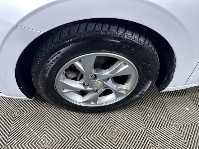 Used 2021 Hyundai Elantra SE image 10