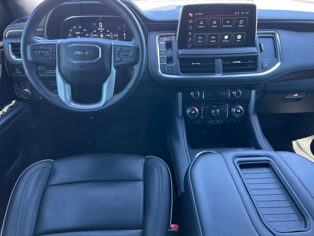 Used 2024 GMC Yukon XL SLT w/ SLT Luxury Package AWD/4WD image 3
