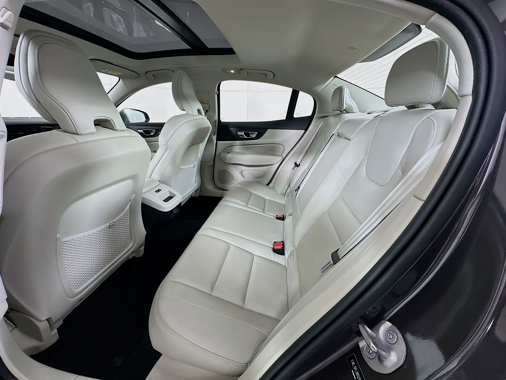 Used 2024 Volvo S60 B5 Plus image 28