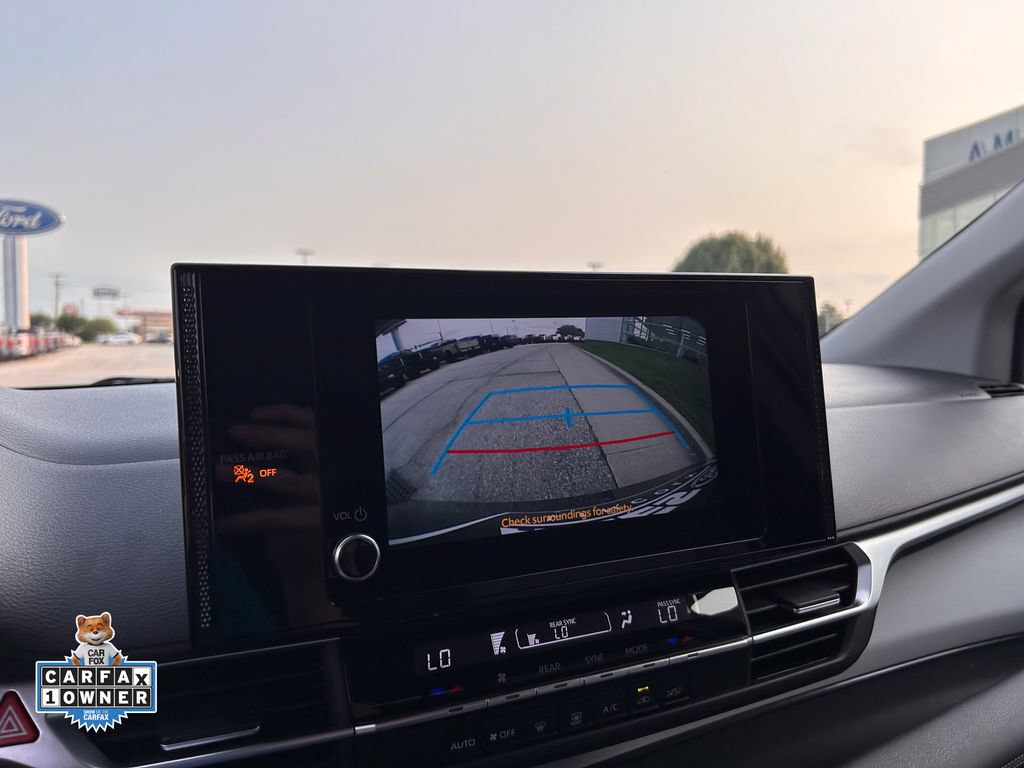 Used 2025 Toyota Sienna LE FWD image 25