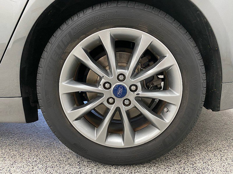 Used 2017 Ford Fusion SE w/ Fusion SE Technology Package image 24