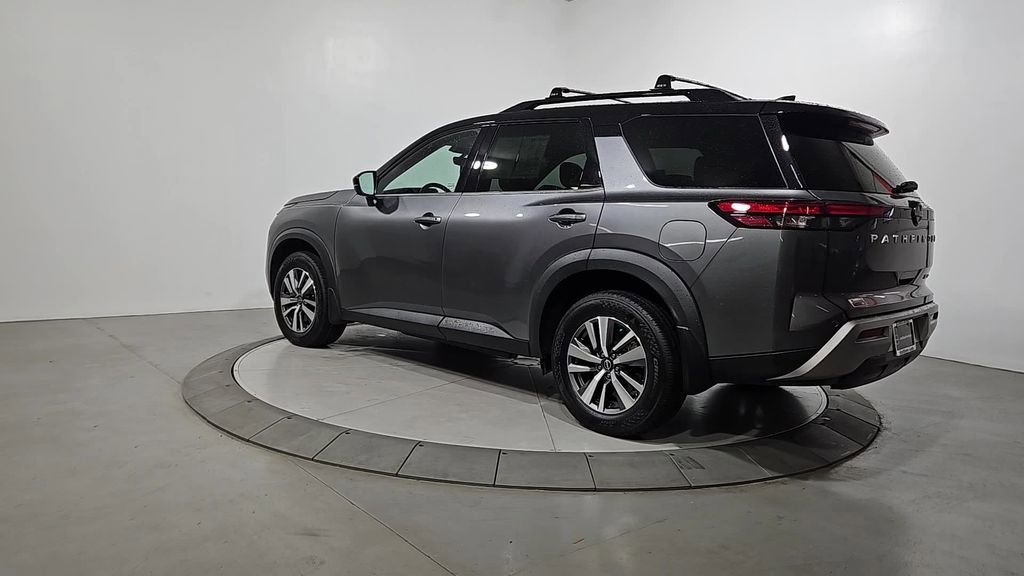 Used 2024 Nissan Pathfinder SL AWD/4WD image 3