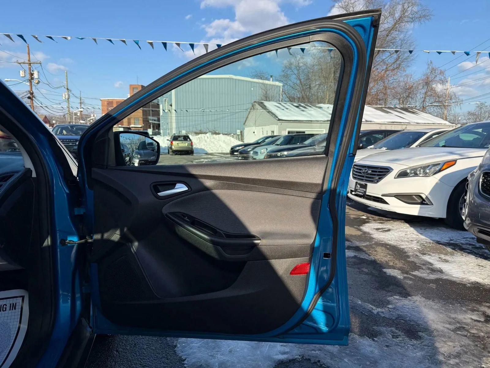 Used 2013 Ford Focus SE w/ SE Winter Pkg image 38