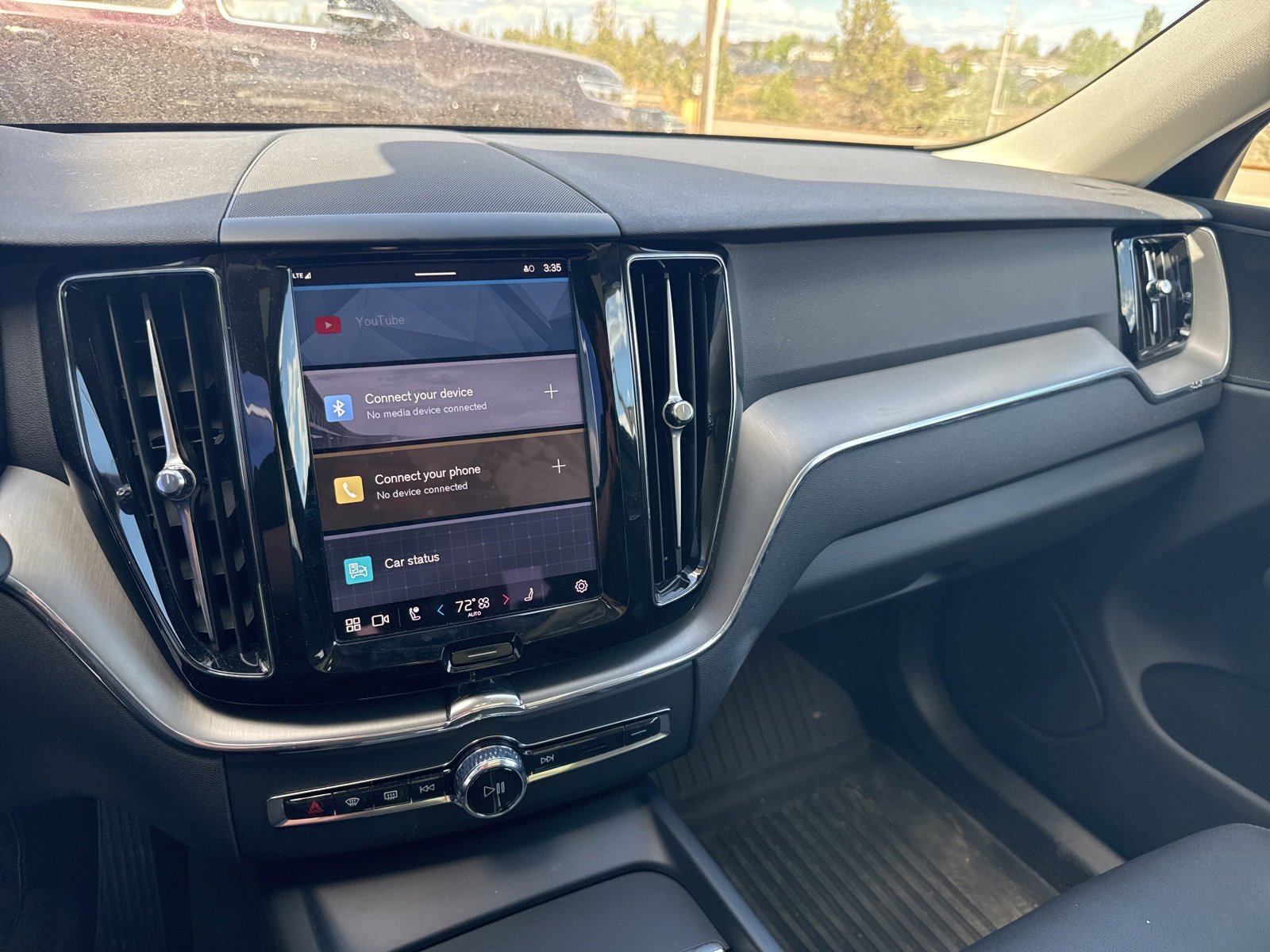 Certified 2025 Volvo XC60 T8 Core w/ Protection Package Premier image 24