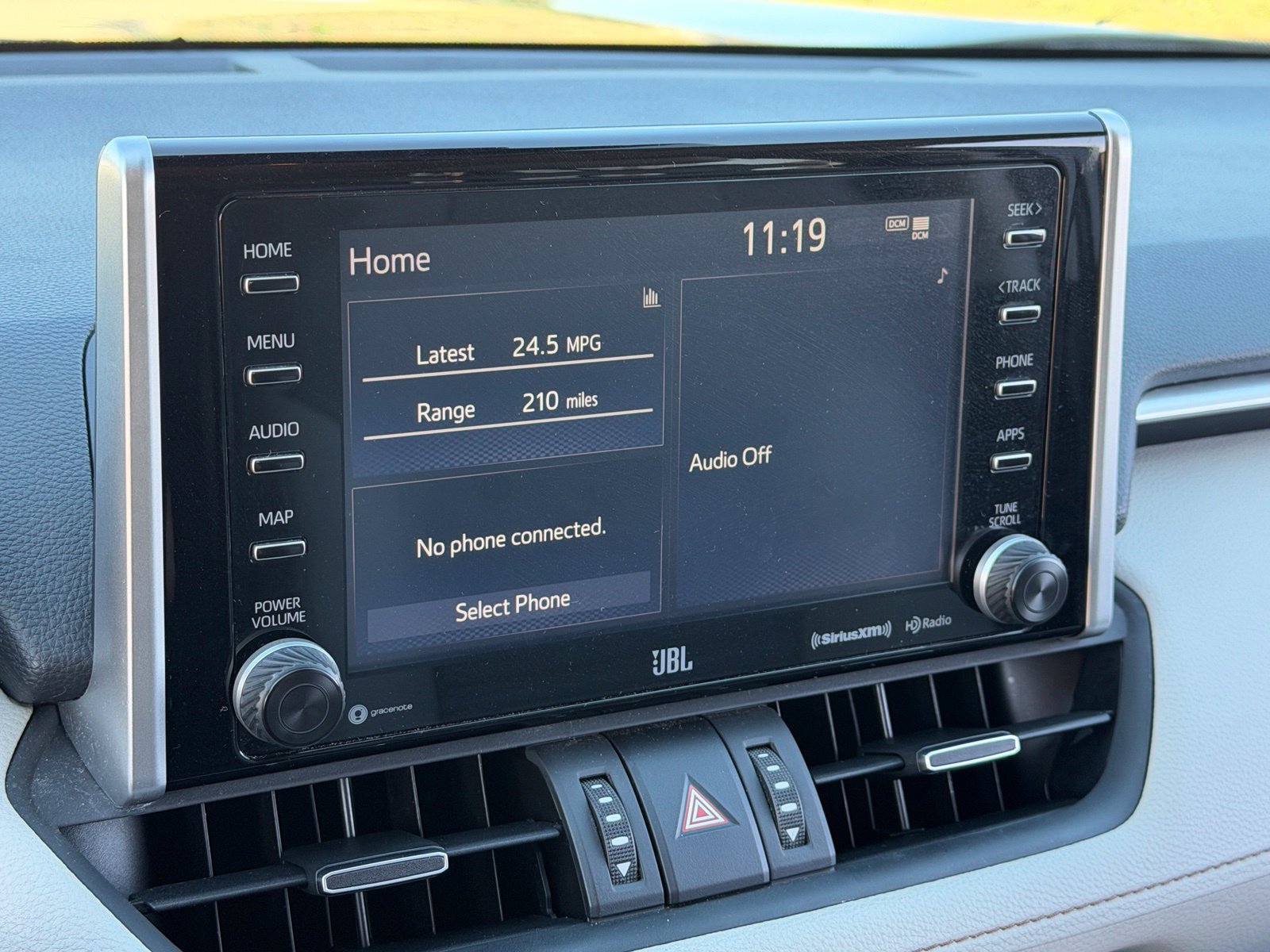 Used 2020 Toyota RAV4 XLE Premium FWD image 28