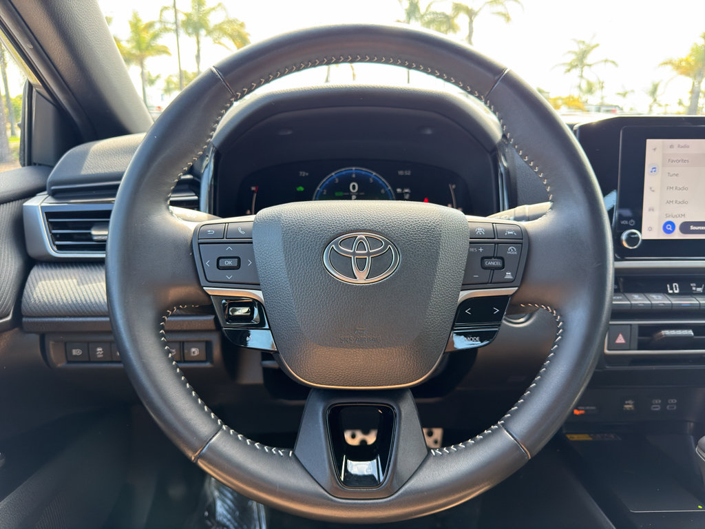 Used 2025 Toyota Camry Hybrid FWD image 11