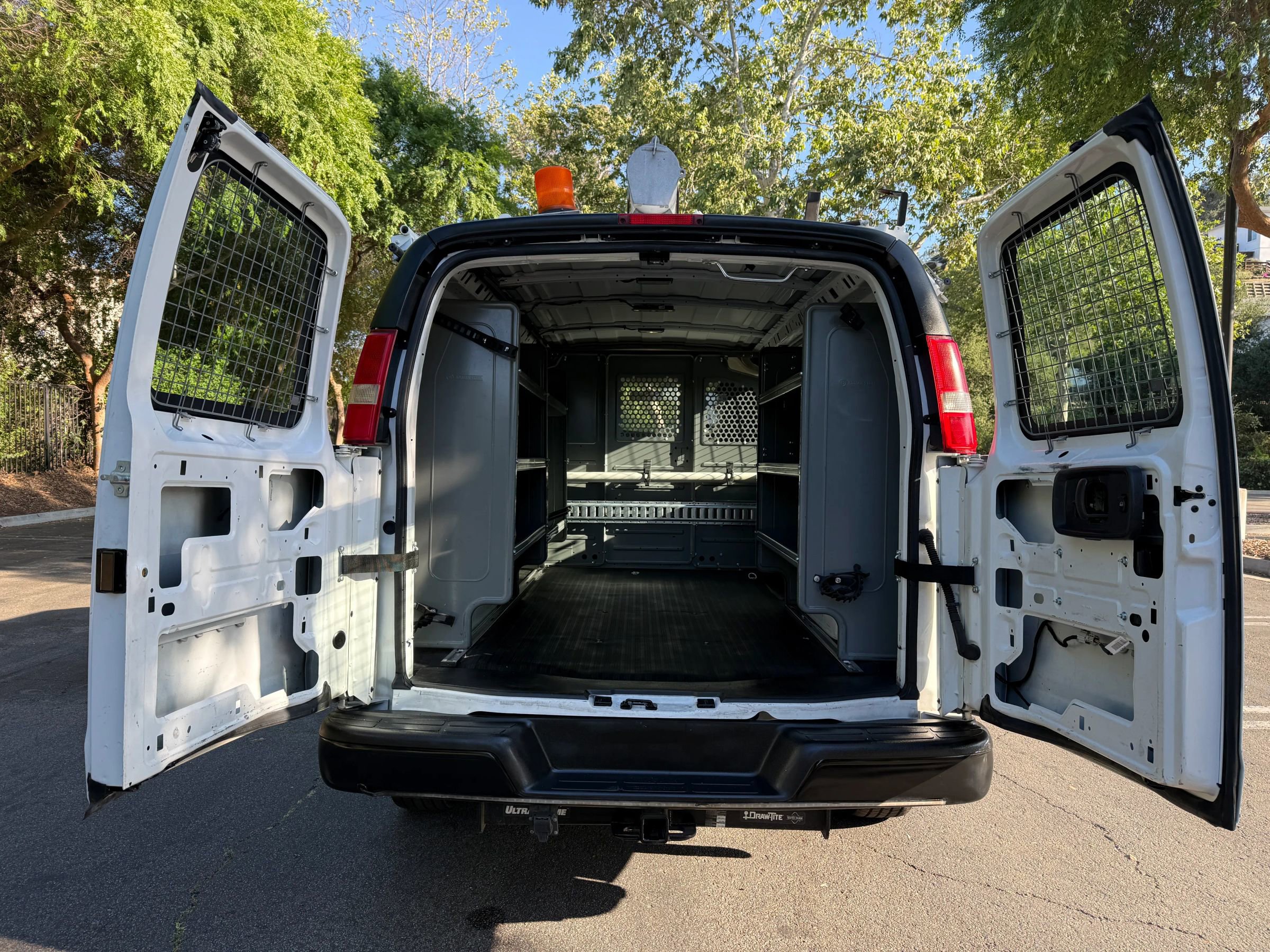 Used 2015 Chevrolet Express 2500 RWD image 11