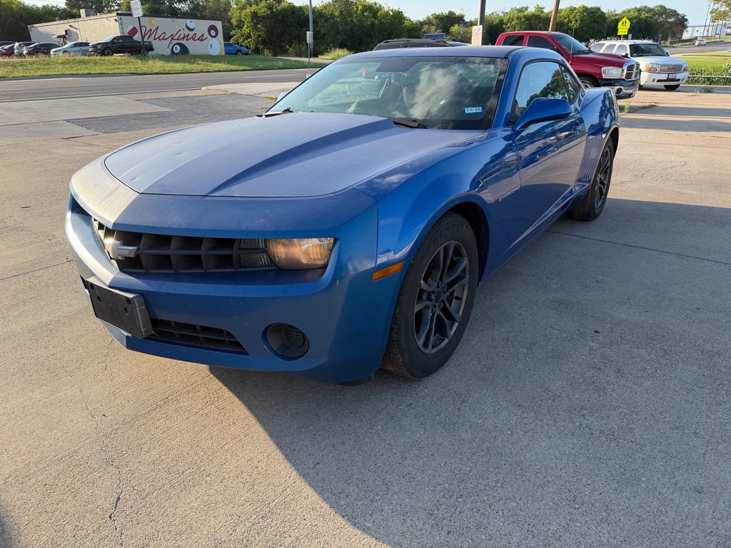 Used 2011 Chevrolet Camaro LS RWD image 3