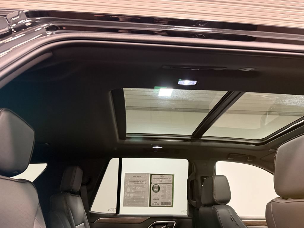Used 2023 Chevrolet Tahoe High Country AWD/4WD image 16