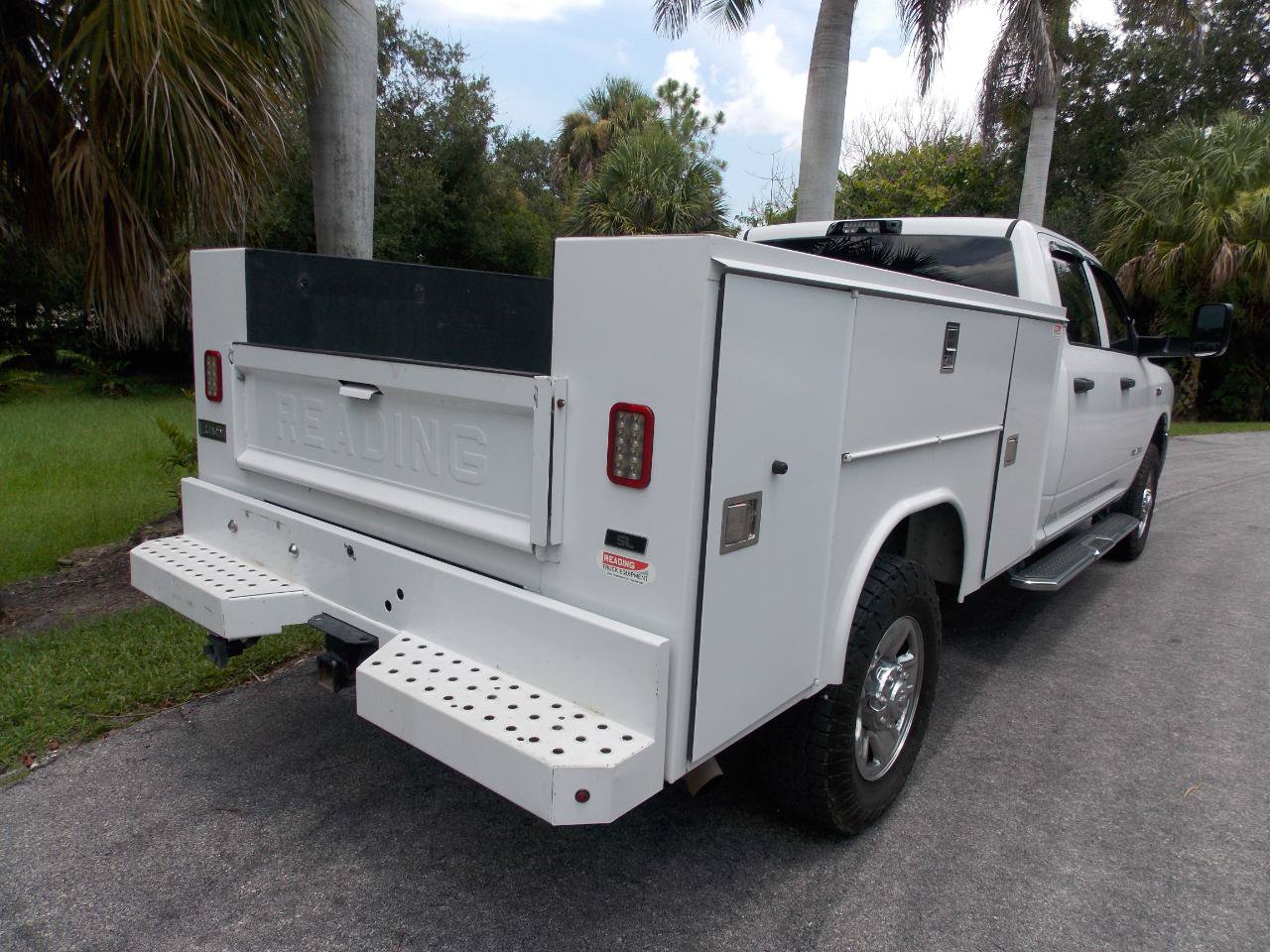 Used 2022 RAM 2500 Tradesman w/ Chrome Appearance Group AWD/4WD image 4