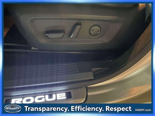 Used 2023 Nissan Rogue SL image 19