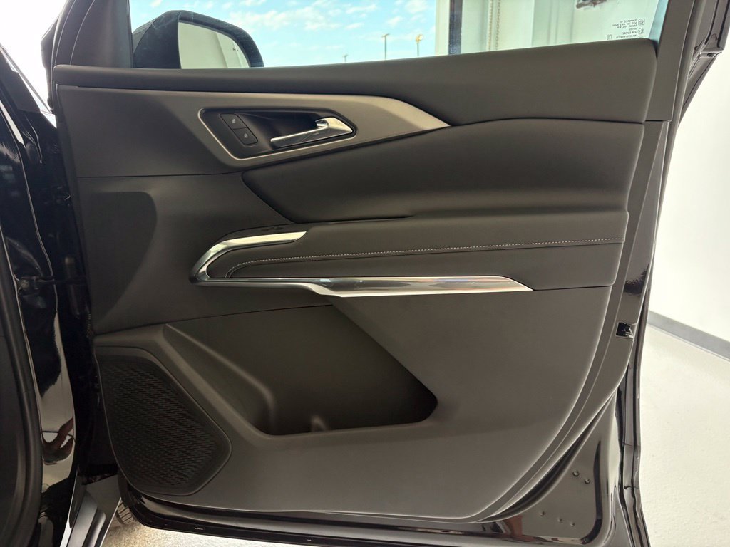 New 2027 Chevrolet Traverse LT FWD image 32