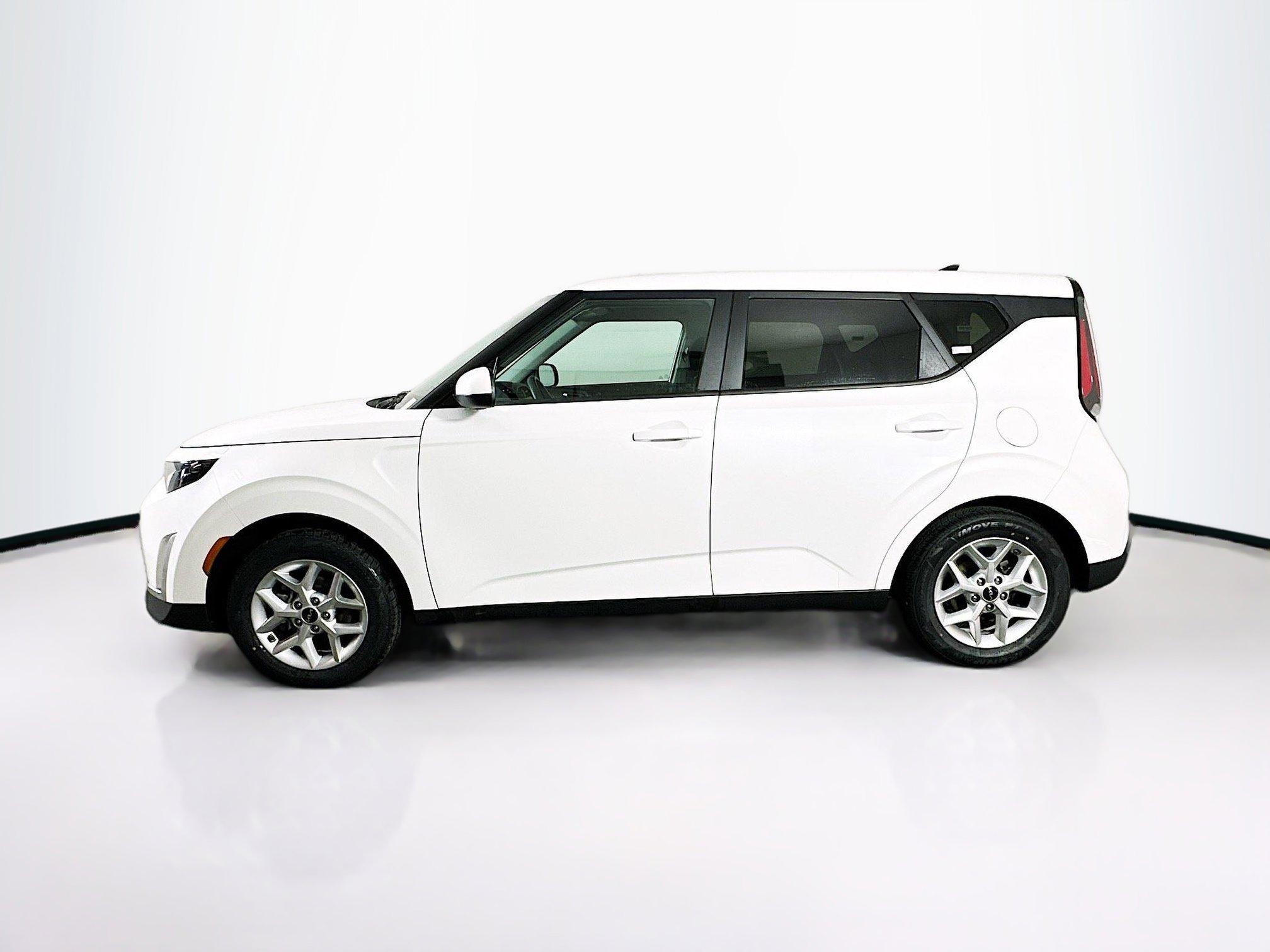 Used 2024 Kia Soul LX w/ Option Group 015 image 4