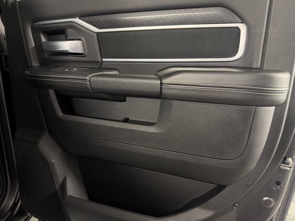 Certified 2025 RAM 2500 Big Horn AWD/4WD image 30