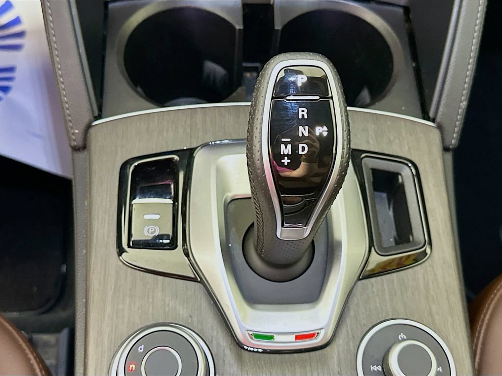 Used 2023 Alfa Romeo Stelvio Ti AWD/4WD image 23