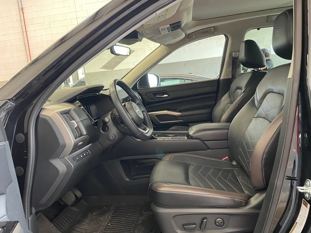 Certified 2024 Nissan Pathfinder Platinum w/ Cargo Package FWD image 10