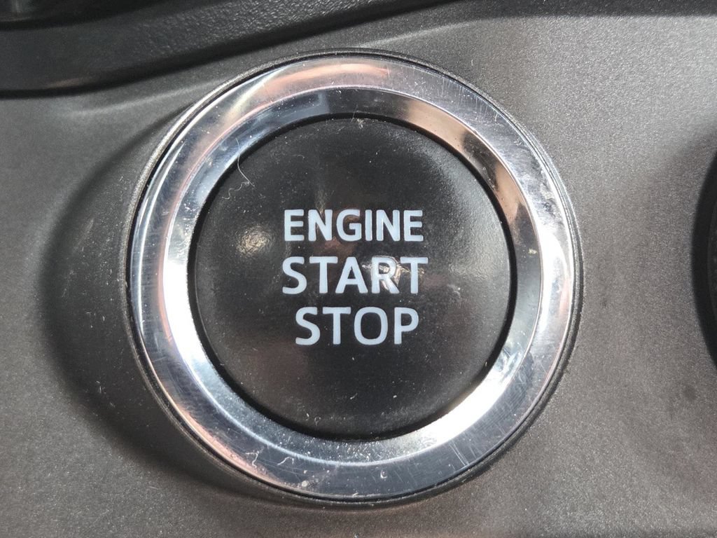 Used 2018 Toyota Tacoma TRD Off-Road AWD/4WD image 31