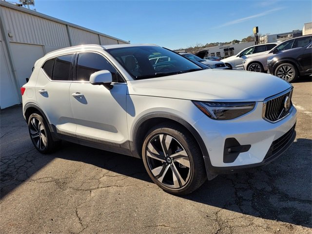 Certified 2024 Volvo XC40 B5 Ultimate w/ Protection Package Premier image 3